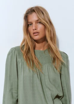 Blusa cuello redondo smock en pico*Brownie Hot