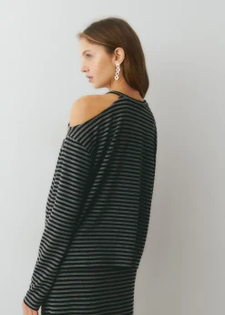 Camiseta cut-out hombro raya tejida*Brownie Hot