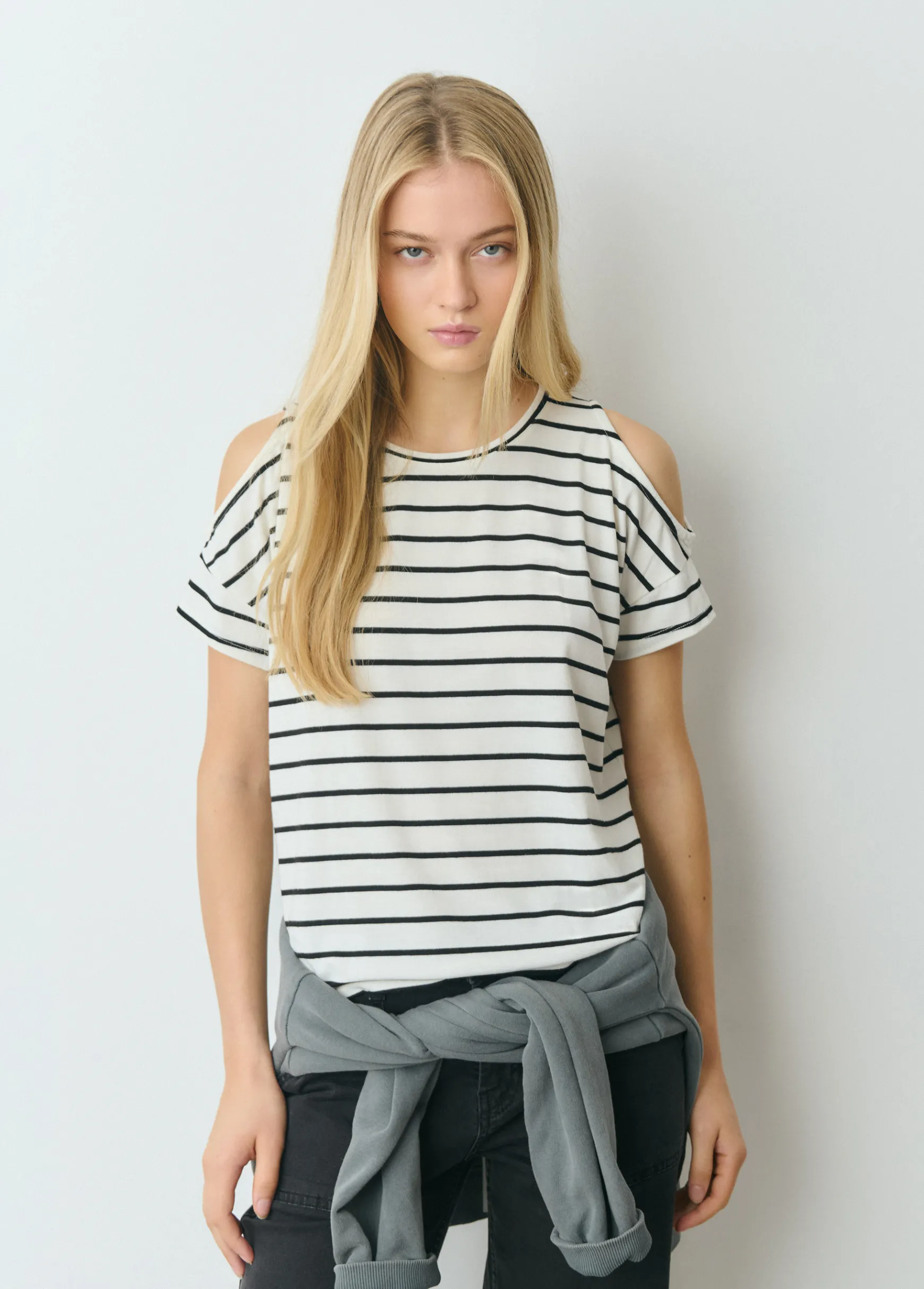 Camiseta raya tejida cut-out hombro*Brownie Outlet