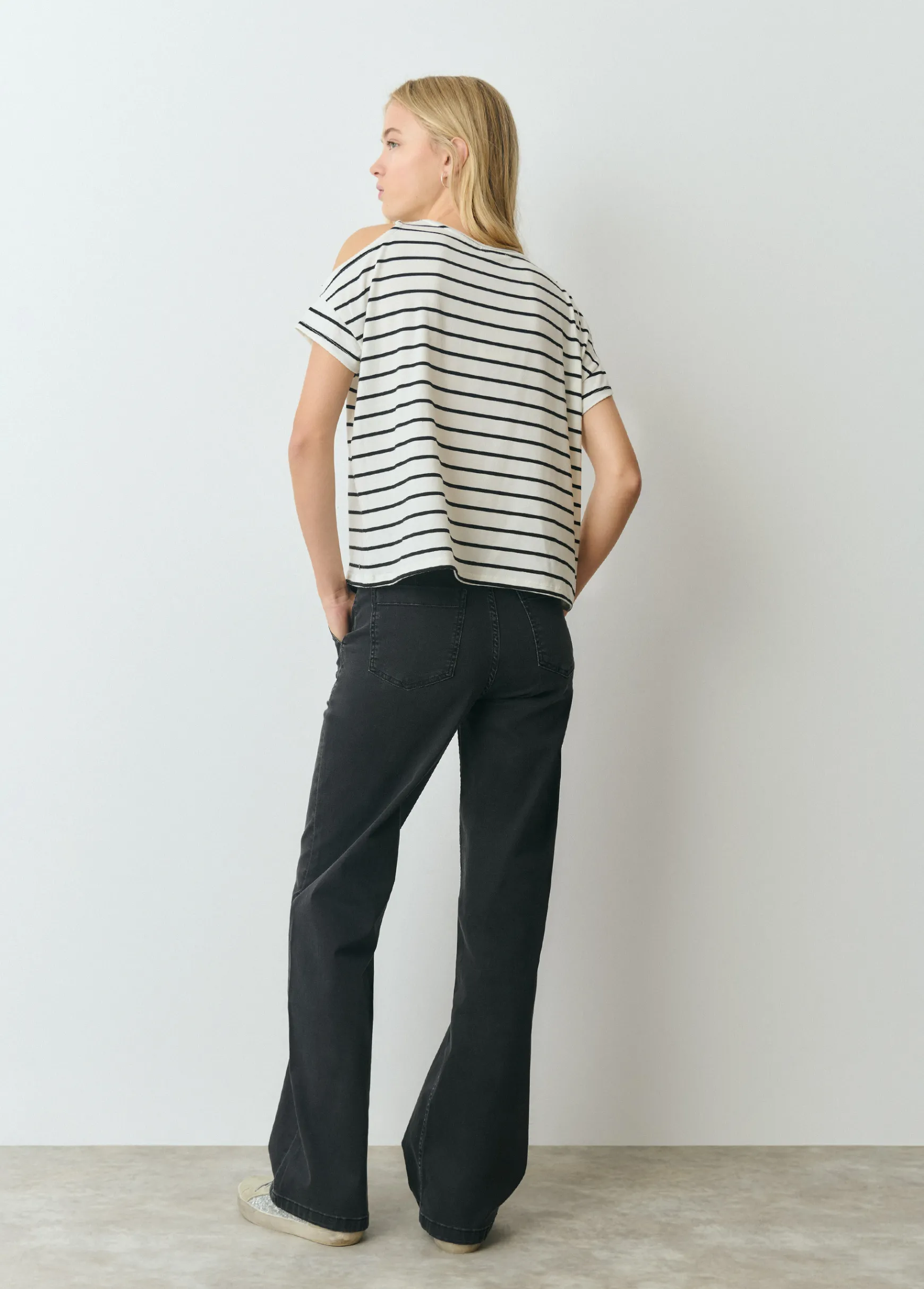 Camiseta raya tejida cut-out hombro*Brownie Outlet