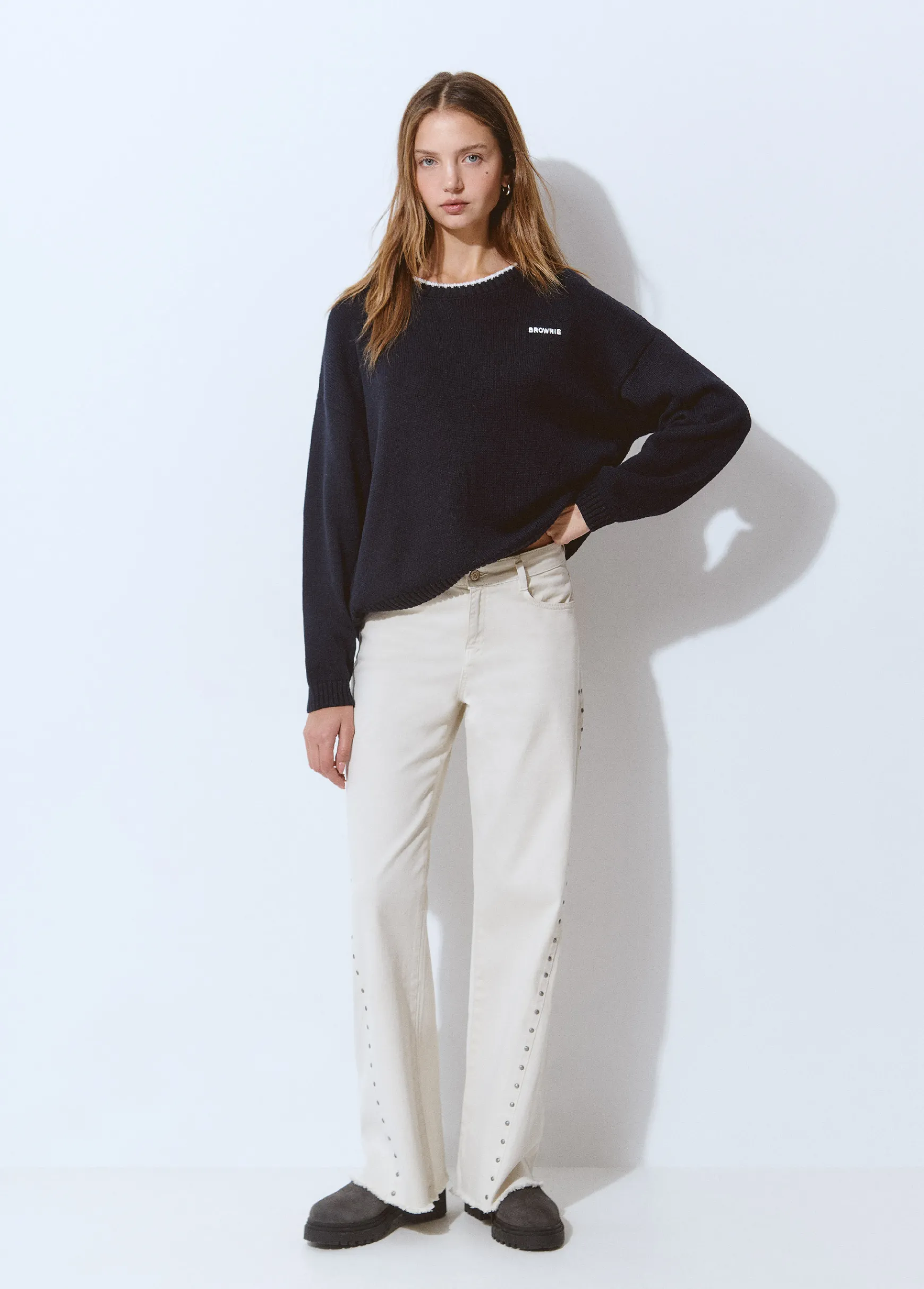 Pantalón corte lateral tachas*Brownie