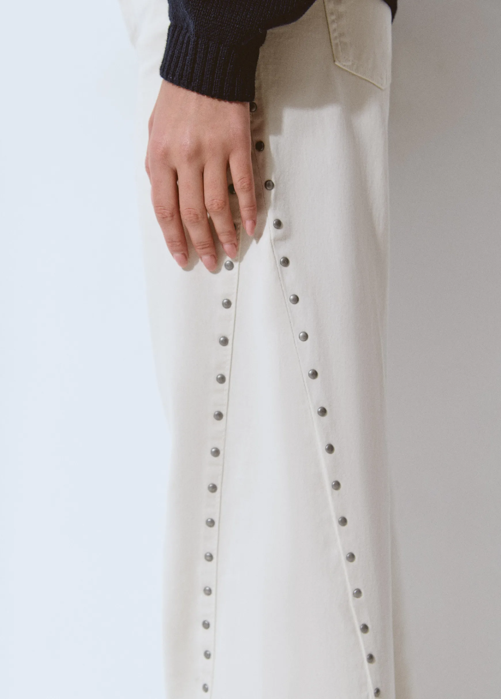 Pantalón corte lateral tachas*Brownie