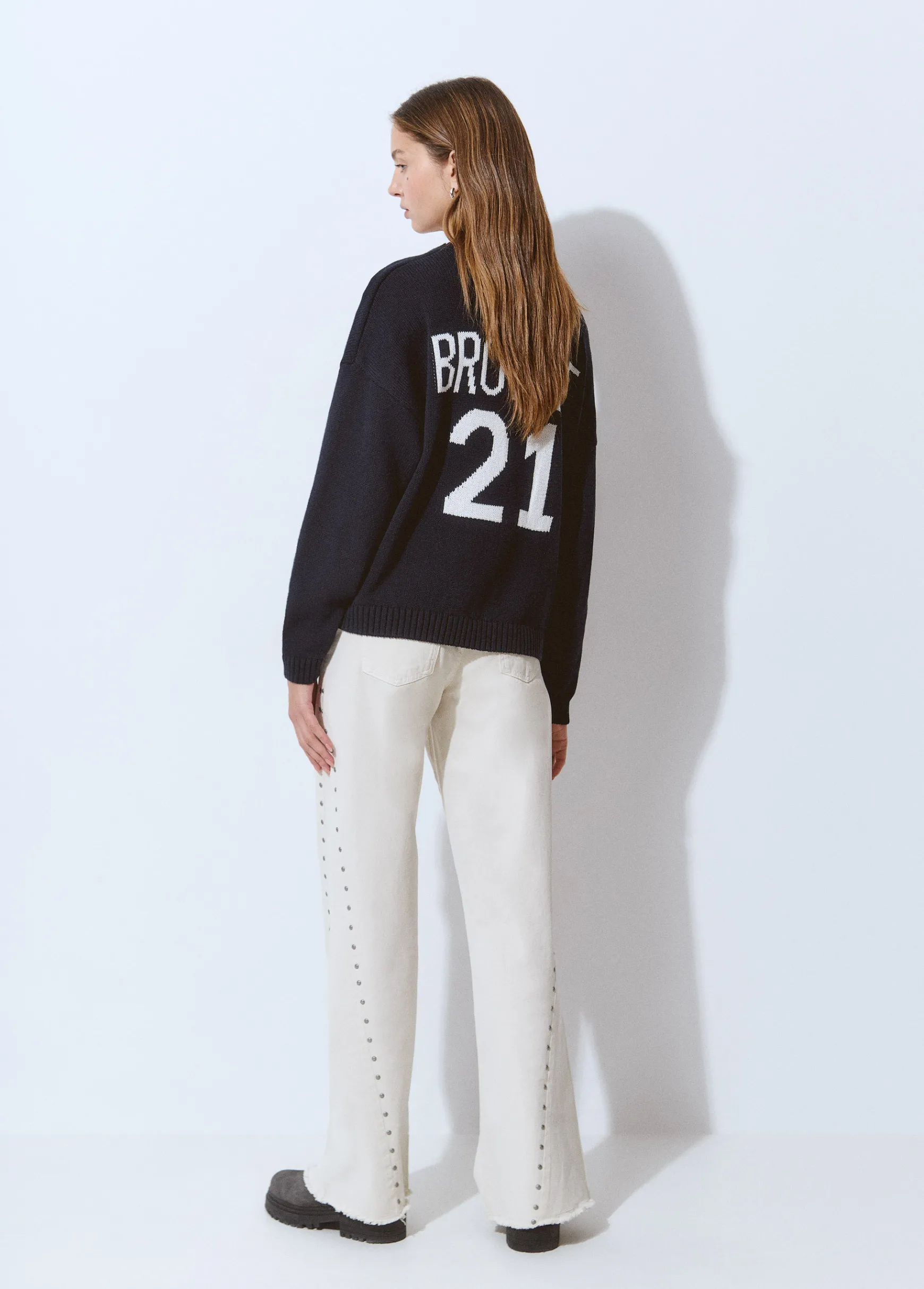 Pantalón corte lateral tachas*Brownie